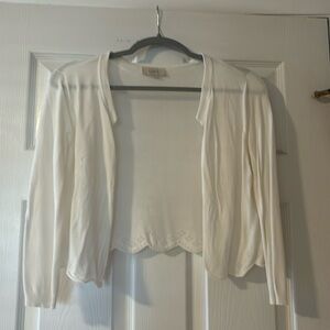 😀3 for $20😀 Loft outlet white small cartigan design on bottom.Great condition